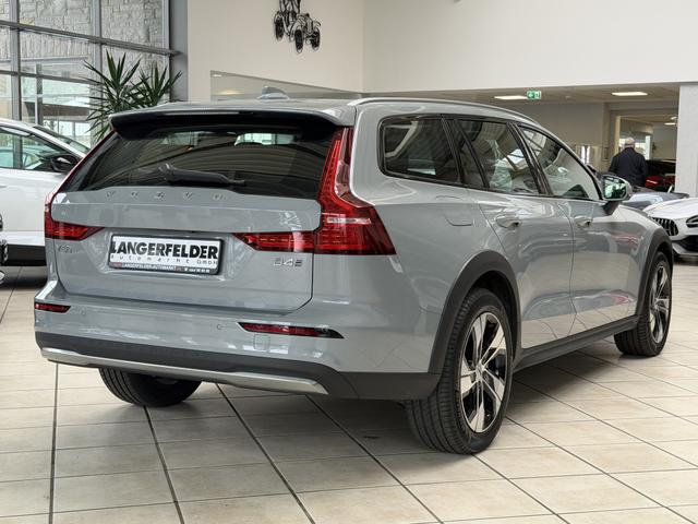 Volvo V60 Cross Country V 60 B4 AWD Plus 