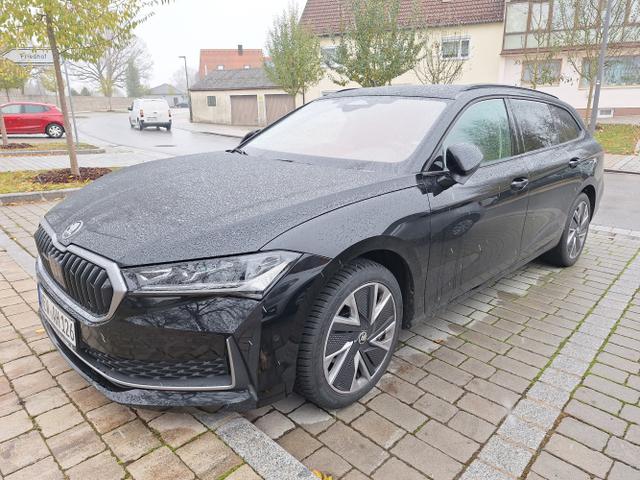 Skoda / Superb Combi / Onyx-Schwarz Metallic / / / Superb Combi 1.5 TSI mHEV DSG Selection