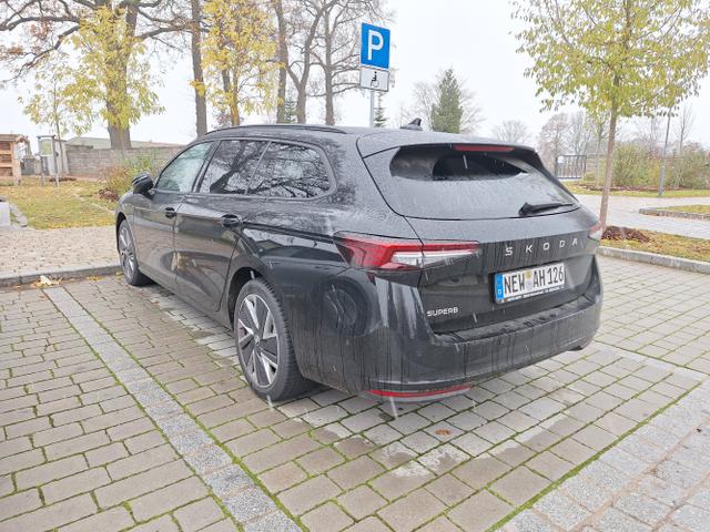 Skoda / Superb Combi / Onyx-Schwarz Metallic / / / Superb Combi 1.5 TSI mHEV DSG Selection