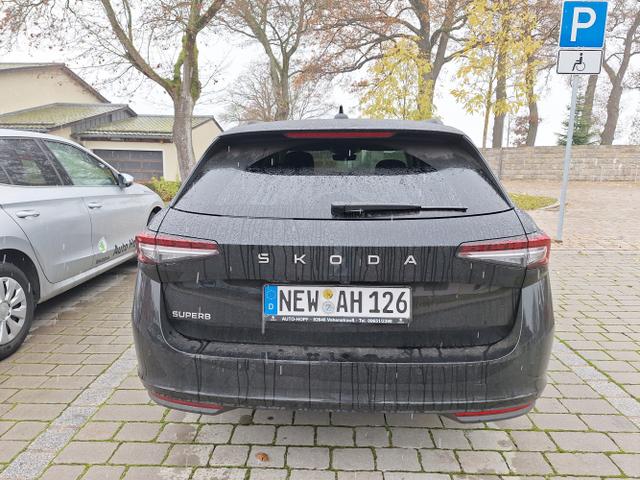 Skoda / Superb Combi / Onyx-Schwarz Metallic / / / Superb Combi 1.5 TSI mHEV DSG Selection