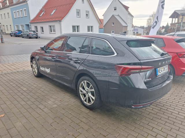 Skoda / Octavia Combi / Black-Magic Perleffekt / / / Octavia Combi 2.0 TDI DSG Selection