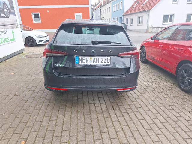Skoda / Octavia Combi / Black-Magic Perleffekt / / / Octavia Combi 2.0 TDI DSG Selection