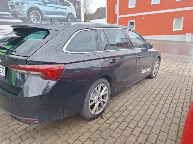 Skoda / Octavia Combi / Black-Magic Perleffekt / / / Octavia Combi 2.0 TDI DSG Selection