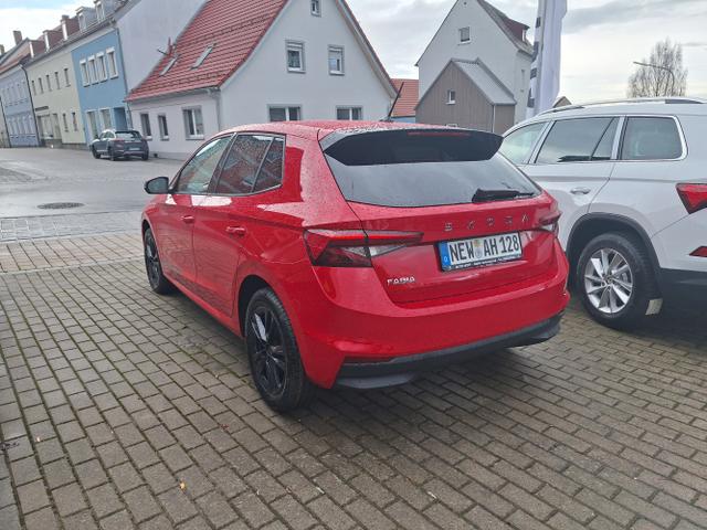 Skoda / Fabia / Velvet-Rot Metallic / / / 