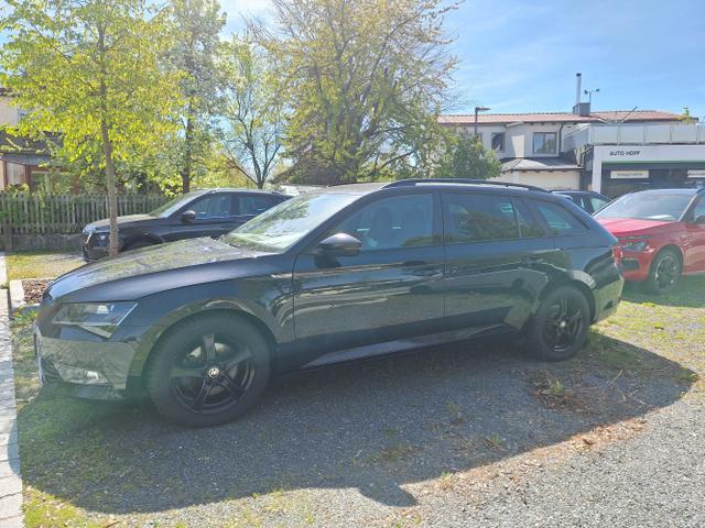 Skoda / Superb Combi / Black-Magic Perleffekt / / / Superb Combi 1.4 TSI ACT DSG SportLine