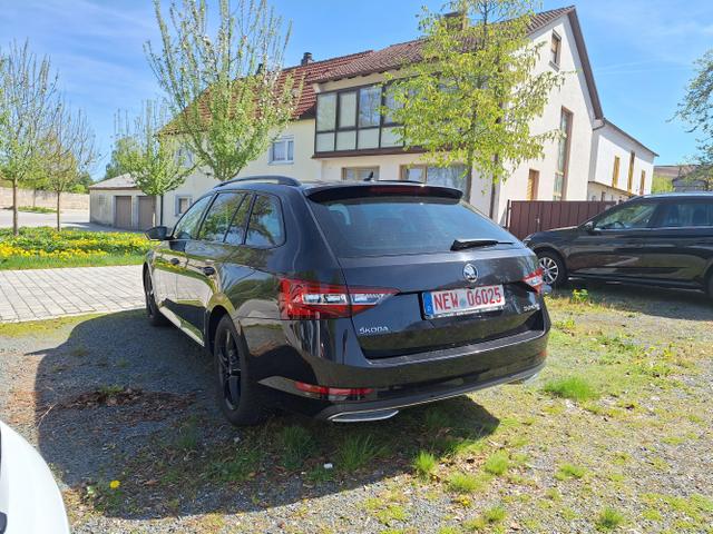 Skoda / Superb Combi / Black-Magic Perleffekt / / / Superb Combi 1.4 TSI ACT DSG SportLine