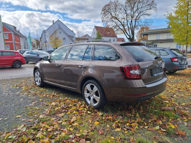 Skoda / Octavia Combi / Maple-Braun Metallic / / / Octavia Combi 1.5 TSI ACT Clever