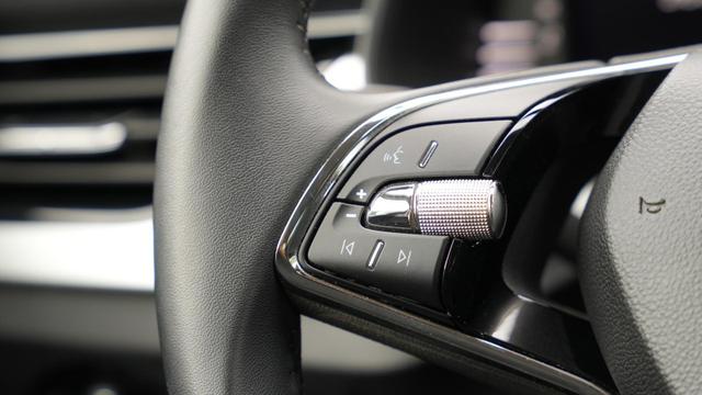 Skoda Scala CLEVER 1.0 TSI Clever+Kamera+LED+SHZ+AppleCarPlay 
