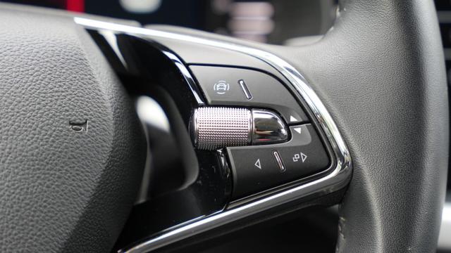 Skoda Scala CLEVER 1.0 TSI Clever+Kamera+LED+SHZ+AppleCarPlay 