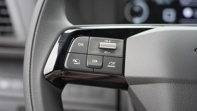 Opel Vivaro Kombi Cargo L3 2.0+AHK+Hecktüren+Holz Laderaum+ 