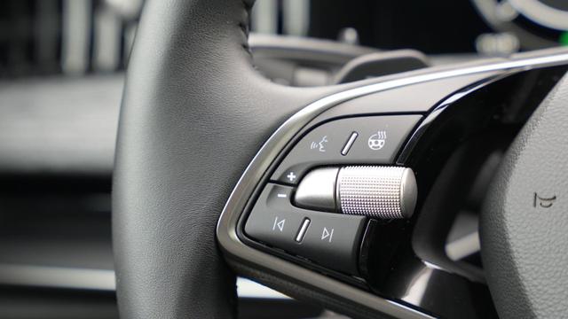 Skoda Superb Combi Selection 1,5 eTSI+SHZ+Kamera+ 