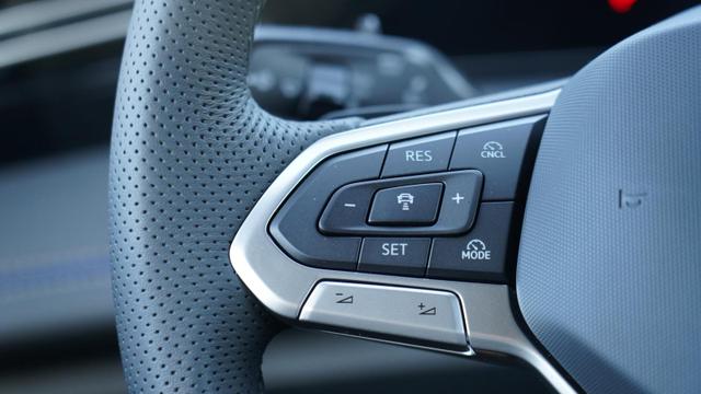 Volkswagen Tiguan R-Line R-Line+ACC+Kamera+Massagesitze+LED+AHK 