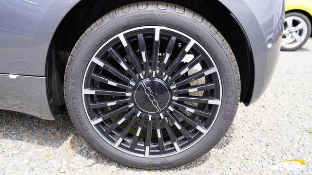 Fiat 500e 3+1 byboceli by Bocelli 42 kwH Winter-Paket+Kamera+Navi+ 