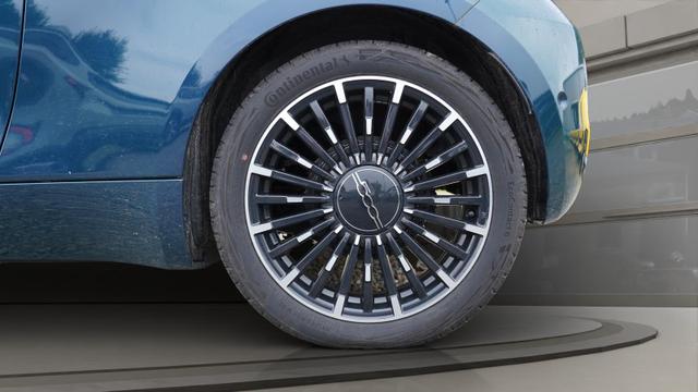 Fiat 500e 3+1 byboceli by Bocelli 42 kwH Winter-Paket+Sitzheizung+ 