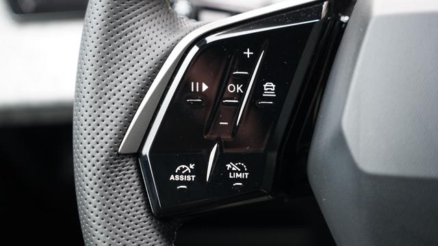 Peugeot 3008 GT 1.2 Hybrid 145PS Elekt.-Heckklappe-LED-Navi-Lenkrad Heizung 