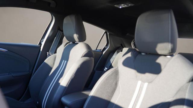 Opel Corsa GS Facelift 1.2 MHEV+Tempomat+Kamera+PDC+ 