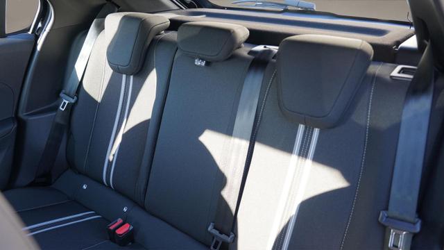 Opel Corsa GS Facelift 1.2 MHEV+Tempomat+Kamera+PDC+ 