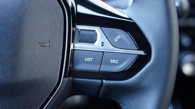 Peugeot 2008 Allure 1.2 Hybrid 145>LED>ACC>360&deg;Kamera 