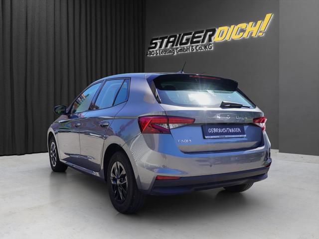 Skoda Fabia Young Edition 1.0 TSI GRA+Kamera+Sitzheizung+Tempomat+LED 