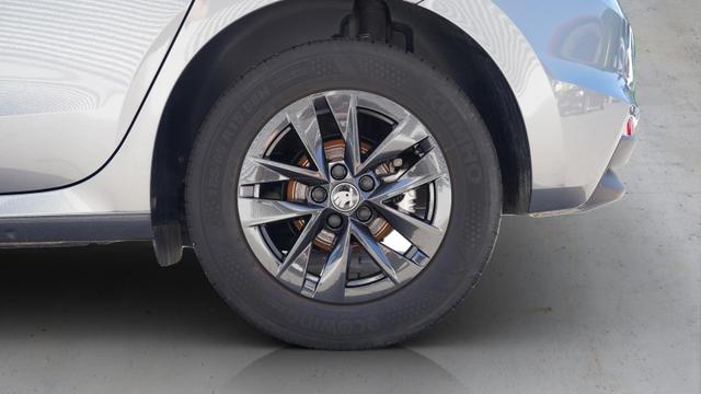 Skoda Fabia Young Edition 1.0 TSI GRA+Kamera+Sitzheizung+Tempomat+LED 