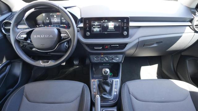 Skoda Fabia Young Edition 1.0 TSI GRA+Kamera+Sitzheizung+Tempomat+LED 