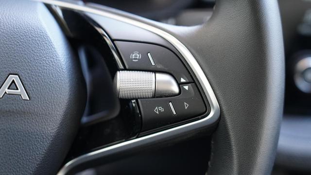 Skoda Fabia Young Edition 1.0 TSI GRA+Kamera+Sitzheizung+Tempomat+LED 