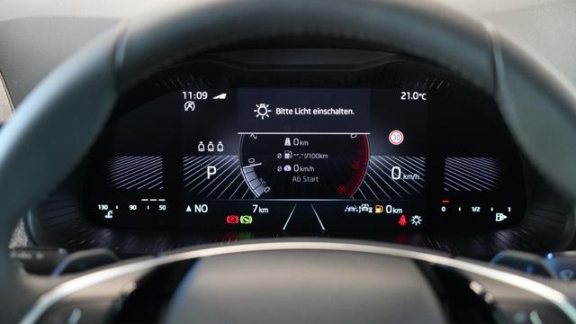 Skoda Kamiq Selection 1.5TSI DSG+KomfortPaket+AHK 