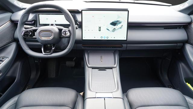 Lynk & Co 08 Core +ACC+PANO+LED+Plugin Hybrid 