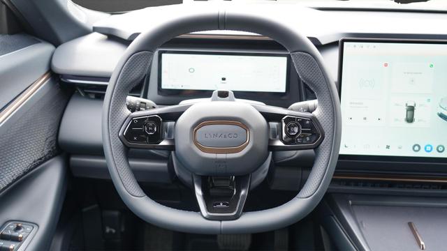 Lynk & Co 08 Core +ACC+PANO+LED+Plugin Hybrid 