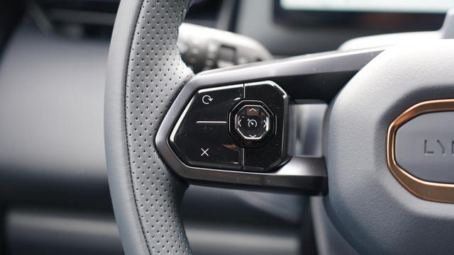 Lynk & Co 08 Core +ACC+PANO+LED+Plugin Hybrid 