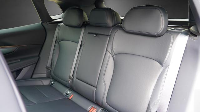 Lynk & Co 08 Core +ACC+PANO+LED+Plugin Hybrid 