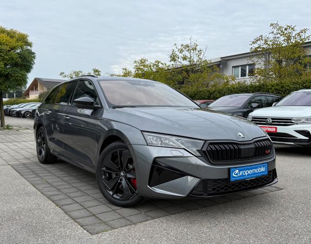 Vorne Skoda Octavia Combi RS 2.0 TSI 265 DSG