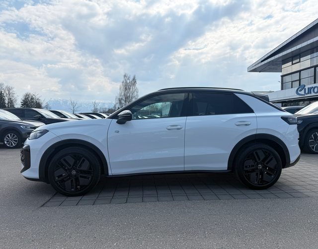 Fahrerseite VW T-Roc R-Line 1.5 eTSI OPF DSG