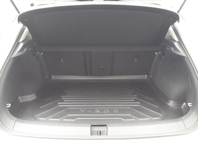 Volkswagen / T-Roc / Pure White / / / T-Roc