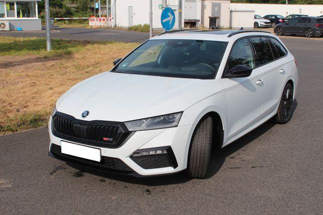 Skoda Octavia Combi - RS 4x4 *Panorama*4xSHZ*HUD*ACC*AHK