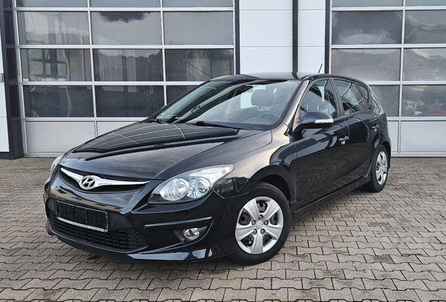 Hyundai i30 - 1.6 CRDi FIFA WM Edition *Sitzheizung*