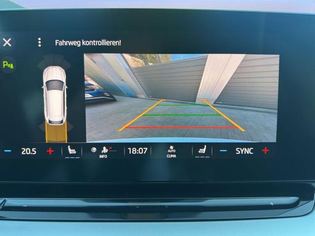 Skoda Octavia Combi Selection Plus LED/AHK/HuD/ACC/4xSHZ/Navi/Kam 
