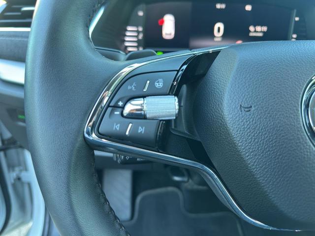 Skoda Octavia Combi Selection Plus LED/AHK/HuD/ACC/4xSHZ/Navi/Kam 