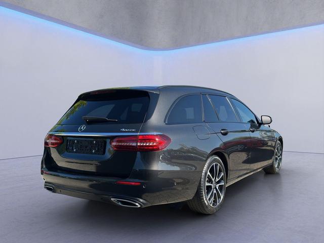 Mercedes-Benz E-Klasse AVANTGARDE E 300d 4Matic LED/AHK/MBUX/SHZ/ACC 