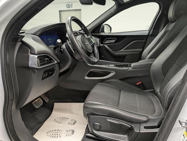 Jaguar F-Pace R-Sport AWD Navi/Pano/Meridian/Kam/19"LM 