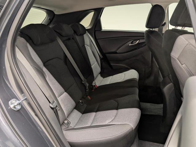 Hyundai i30 LED/SHZ/LHZ/PDC/Kam/Carplay/16"LM 