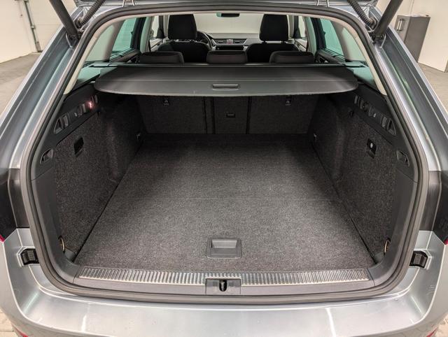 Superb Combi Bi-Xenon/Navi/SHZ/PDC/elHeck/Canton 