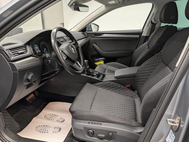 Superb Combi Bi-Xenon/Navi/SHZ/PDC/elHeck/Canton 