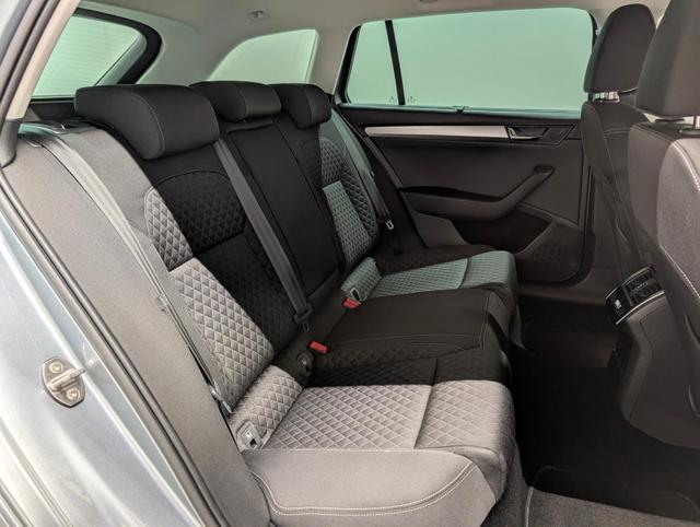 Superb Combi Bi-Xenon/Navi/SHZ/PDC/elHeck/Canton 