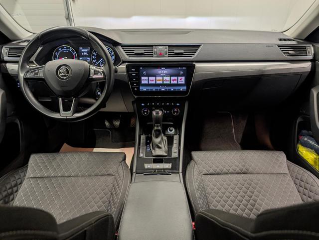 Superb Combi Bi-Xenon/Navi/SHZ/PDC/elHeck/Canton 