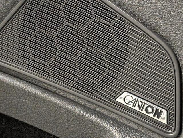 Superb Combi Bi-Xenon/Navi/SHZ/PDC/elHeck/Canton 