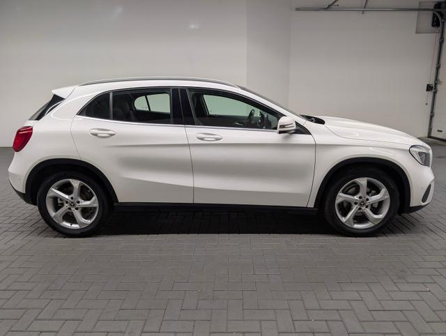 GLA 180 Navi/Pano/Kam/SHZ/el.Heck/Tempomat 