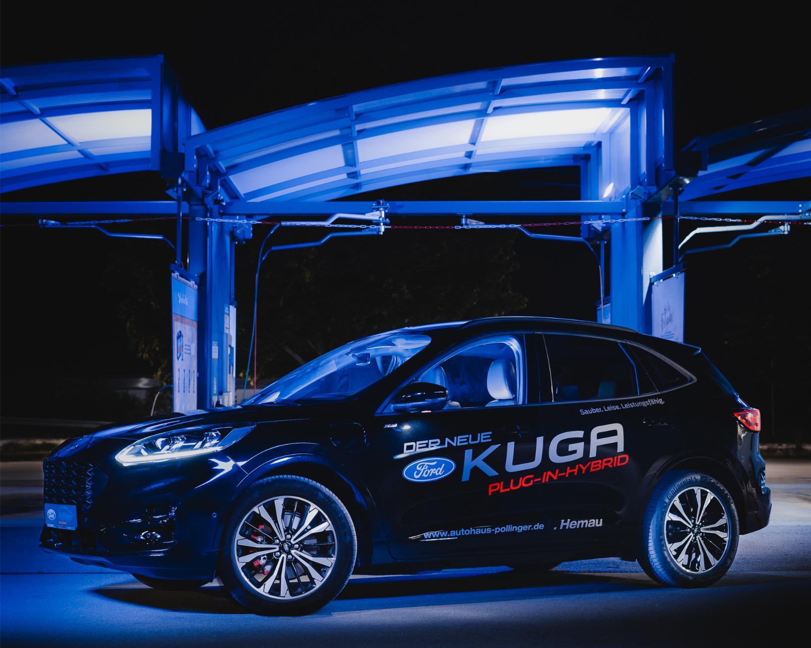 Kuga vor Waschanlage
