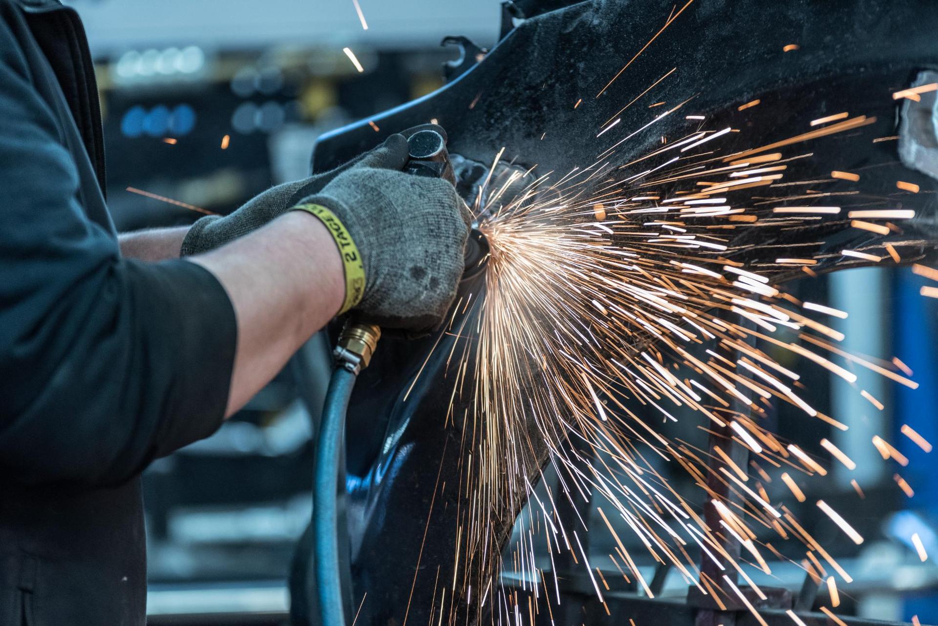 Mechaniker bei Reparatur