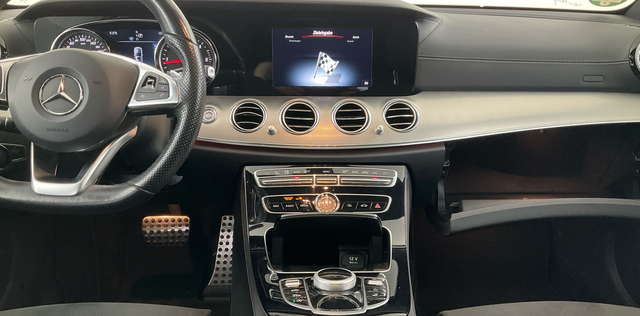 Mercedes-Benz E-Klasse T-Modell E 220 T d AMG Line 4Matic 